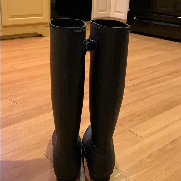 Ladies hunter boots/Like new. Size 8 US - Picture 3 of 6